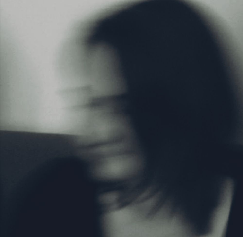 Altes und verwackeltes s/w-Selfie der Userin