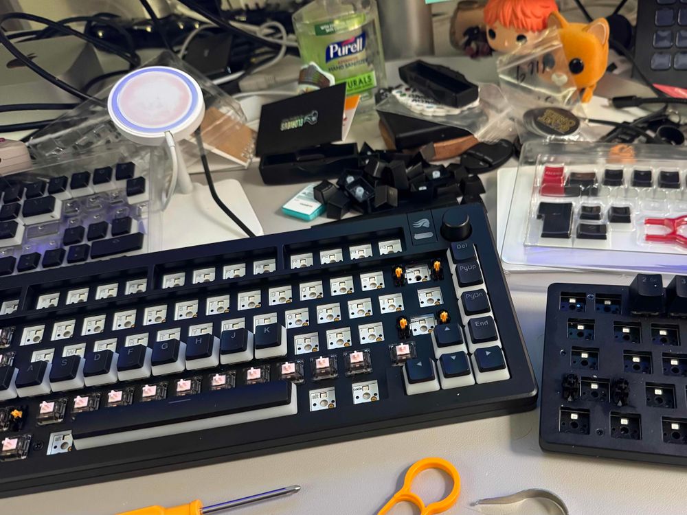 65% GMMK2 and GMMK75% Keyboards side by side. 