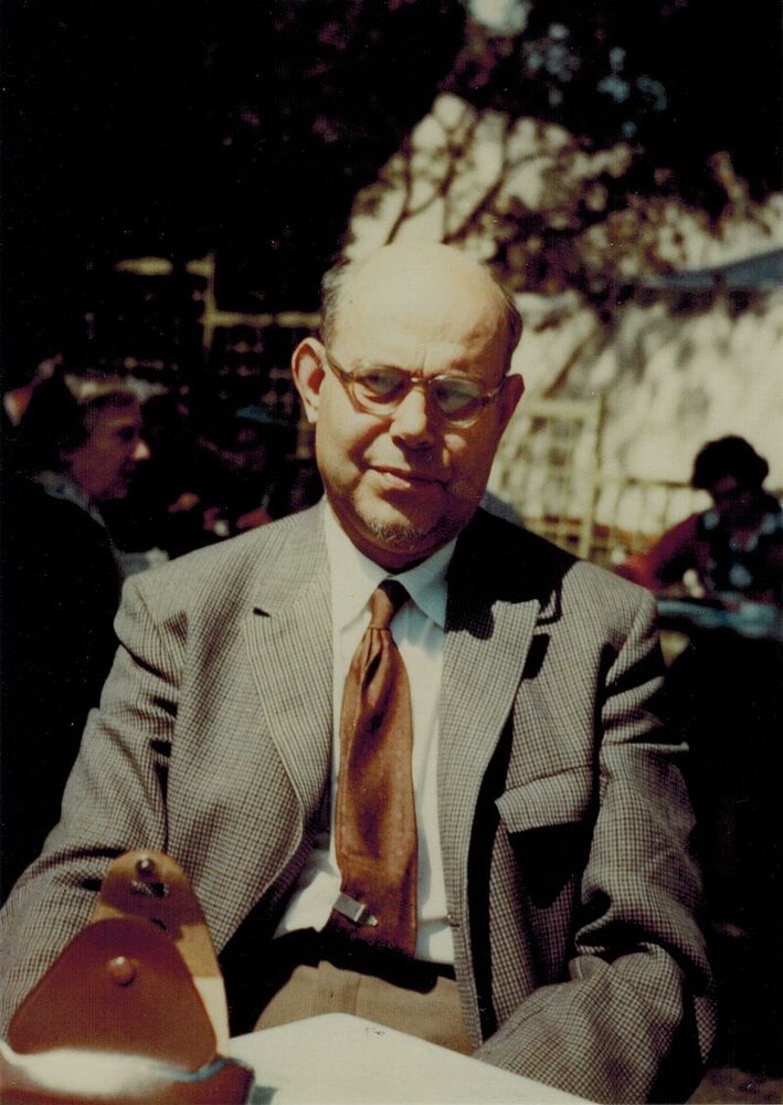 Depicted person: John Carlyle Raven – British psychologist (1902–1970) Quester67