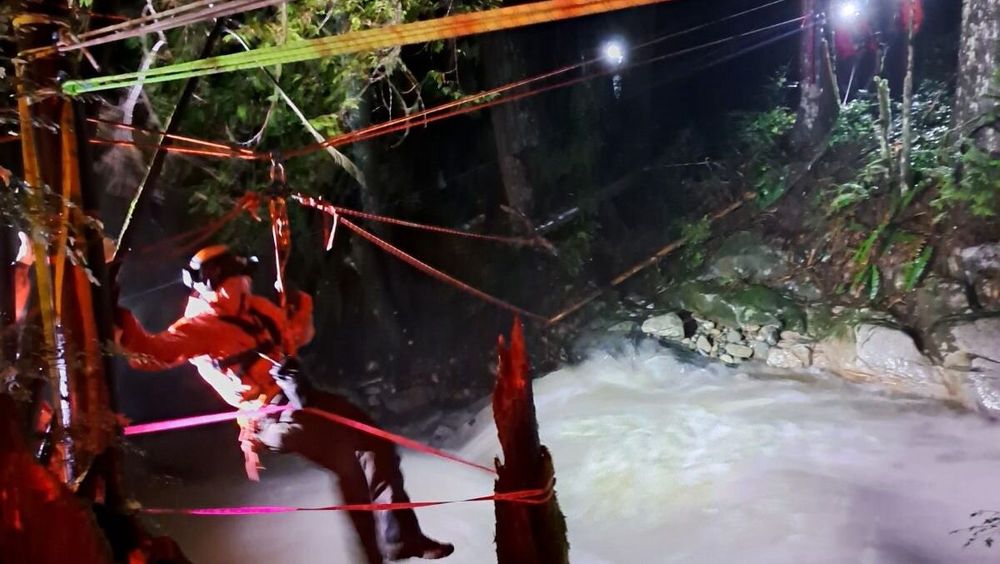 3 hikers stranded in floodwater near Coquitlam; mudslide closes nearby road