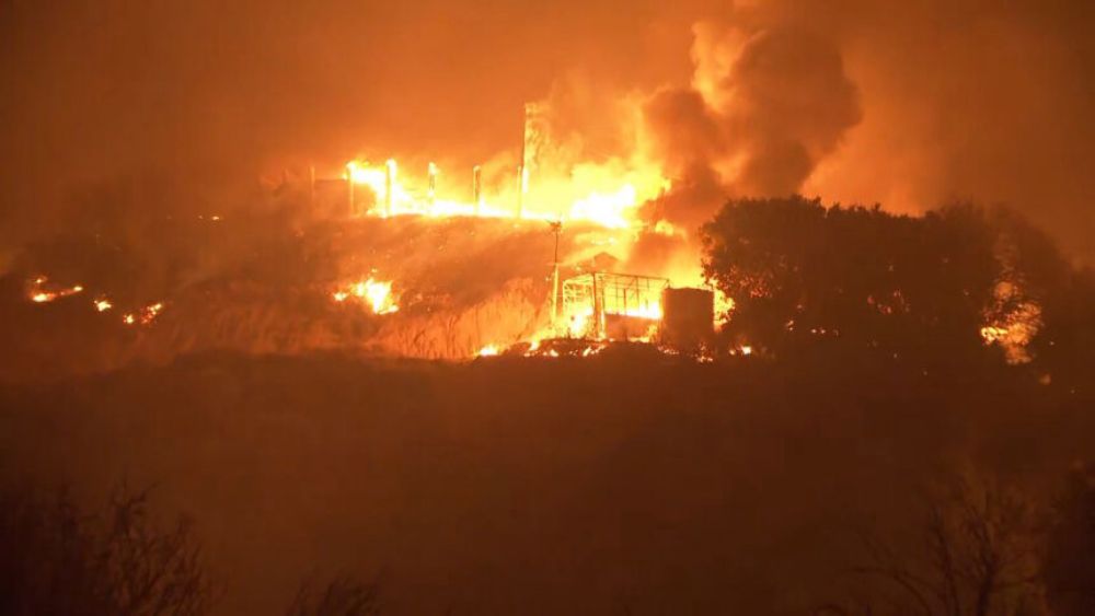 Airport Fire destroys 160 structures in Orange and Riverside counties - KESQ