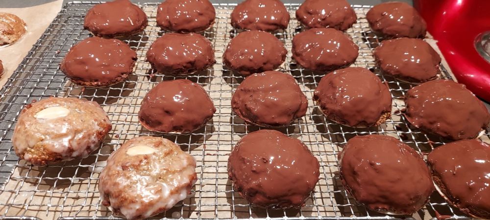 Elisenlebkuchen aus Nüssen, Mandeln, Zucker, Eiern, Orangeat, Zitronat.