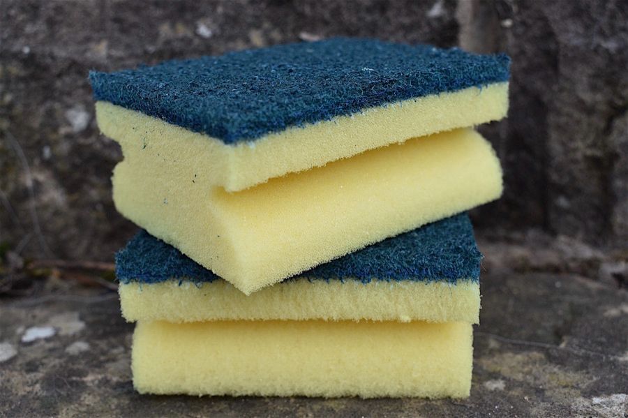 Yellow and green kitchen sponges 