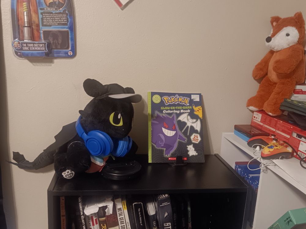 I've been wanting to do more stuff to keep my mind occupied in my free time, so I got a coloring book!!