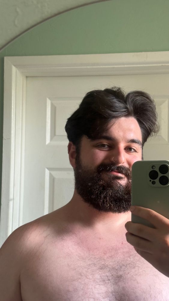 oliver stuns in new mirror selfie smiling 