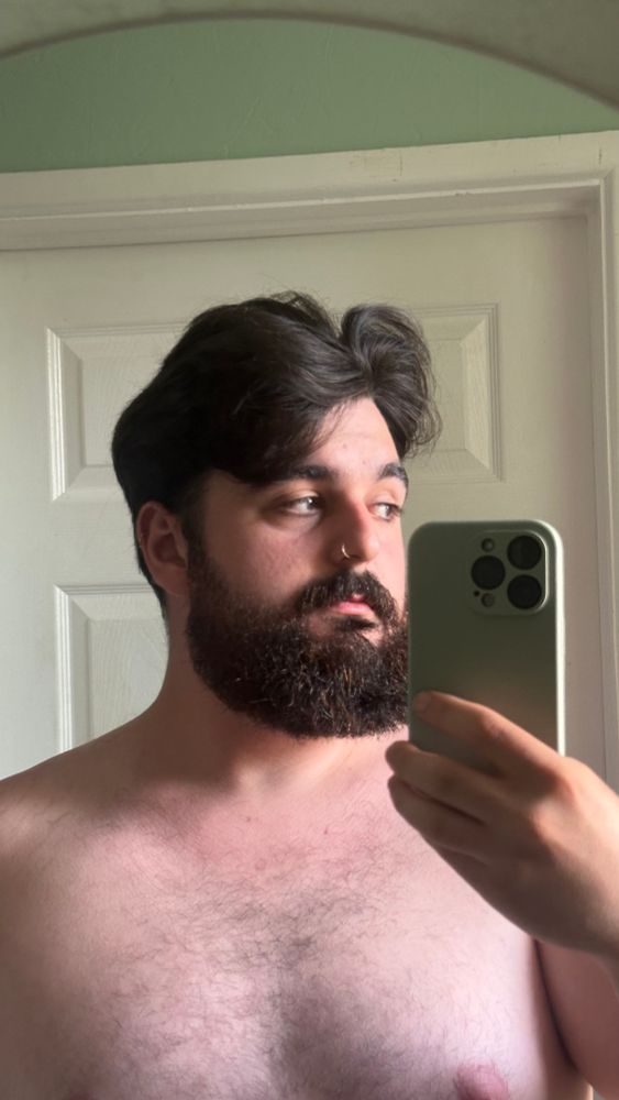 oliver stuns in new mirror selfie looking away from the camera 