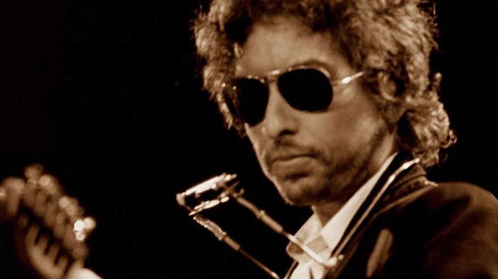 &quot;Treasured songs suffer repeated acts of vandalism&quot;: Bob Dylan and The Band create both towering art and frat-party havoc on The 1974 Live Recordings