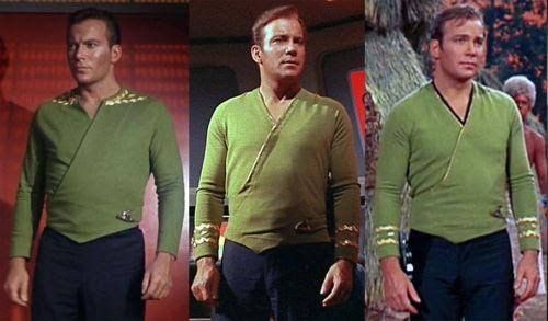 kirk, de star trek, usando uma blusa verde transverssal