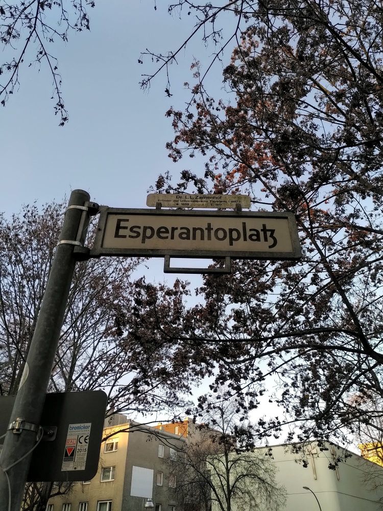 A street sign in Berlin labeled "Esperantoplatz"