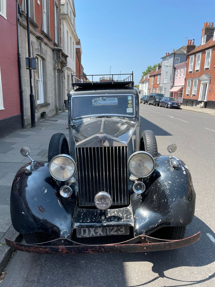 An old unloved Rolls Royce car that looks like it’s been hidden in a garage for decades.