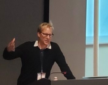 Helge Wasmuth presenting.