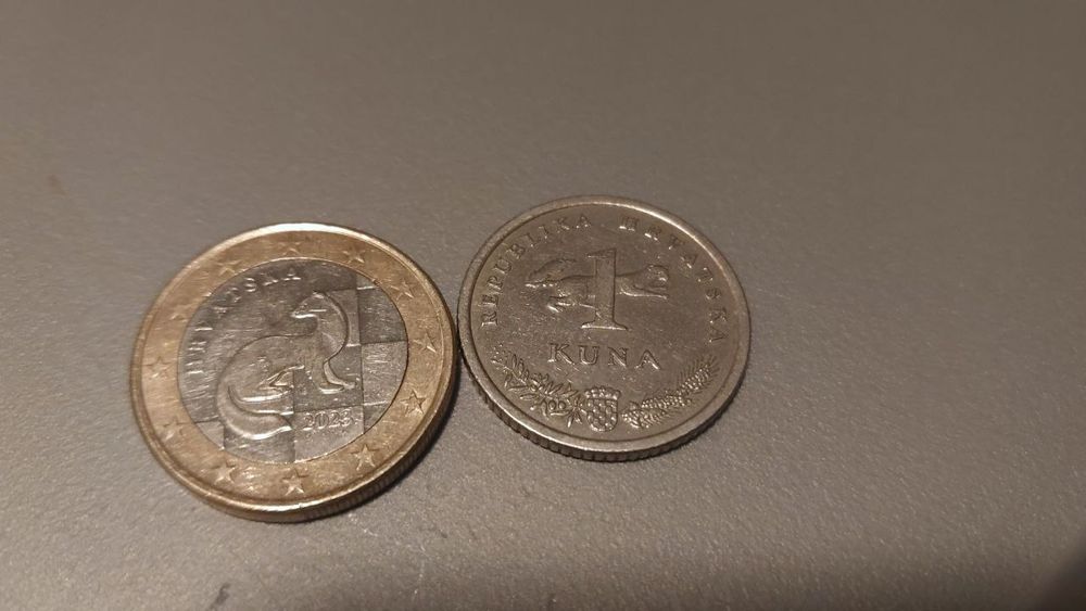 A croatian 1 euro coin and a croatian 1 kuna coin. Both feature a pine marten