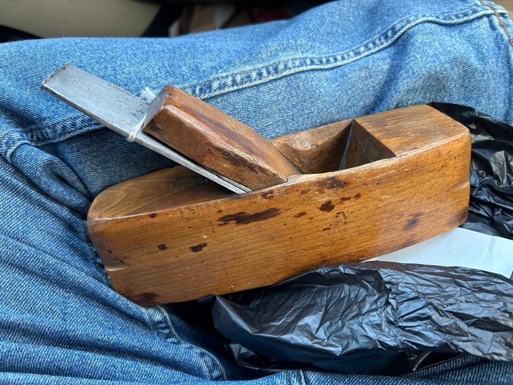A coffin plane, made of wood, with a metal blade 