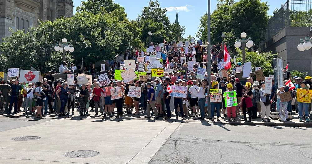 Anti-Trump protesters in Ottawa join U.S. ‘No Kings’ demonstrations