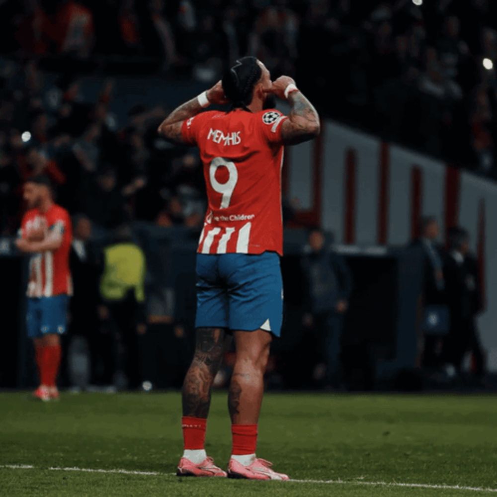 a soccer player wearing a red and blue jersey with the number 9 on it