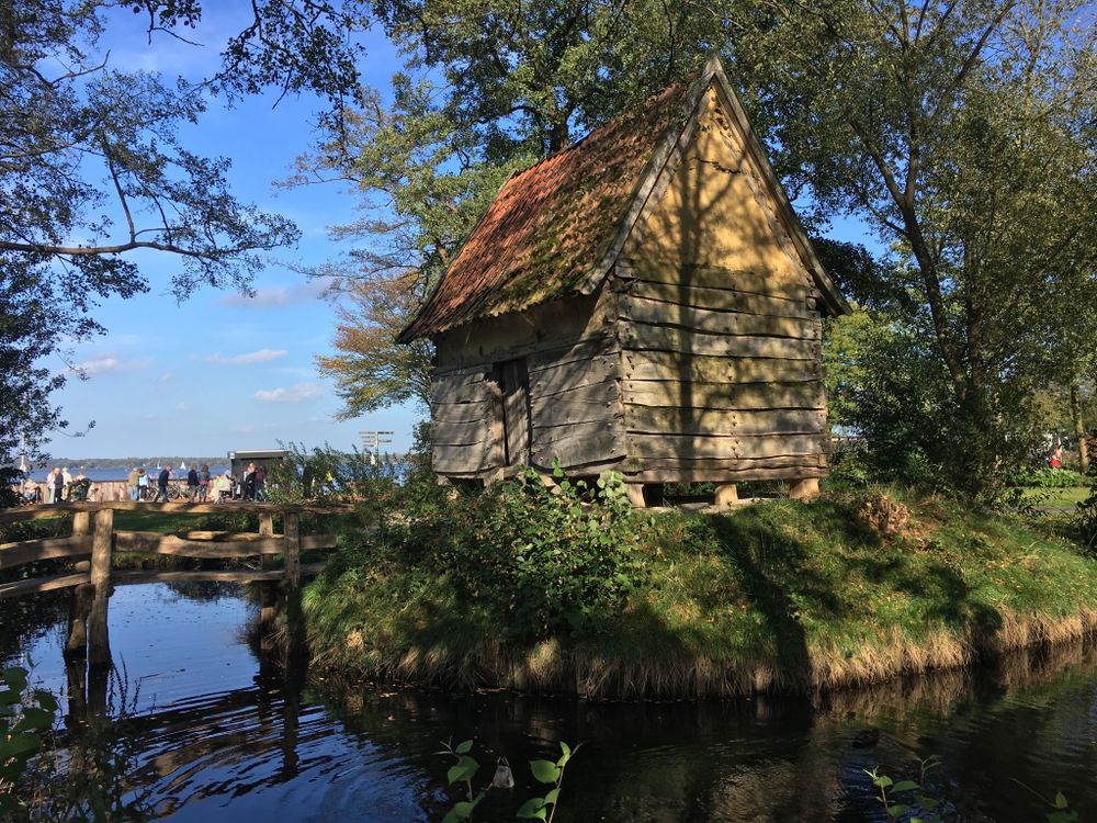 Kleines leicht baufälliges Häuschen am Bad Zwischenahner Meer