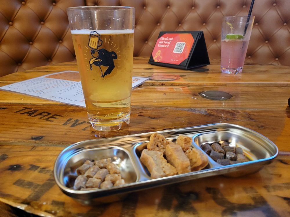 Polka dog flight of dog treats
#dog #puppy

