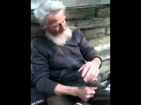 Dude playing the spoons to Insomnia by Faithless in Borough Market, London