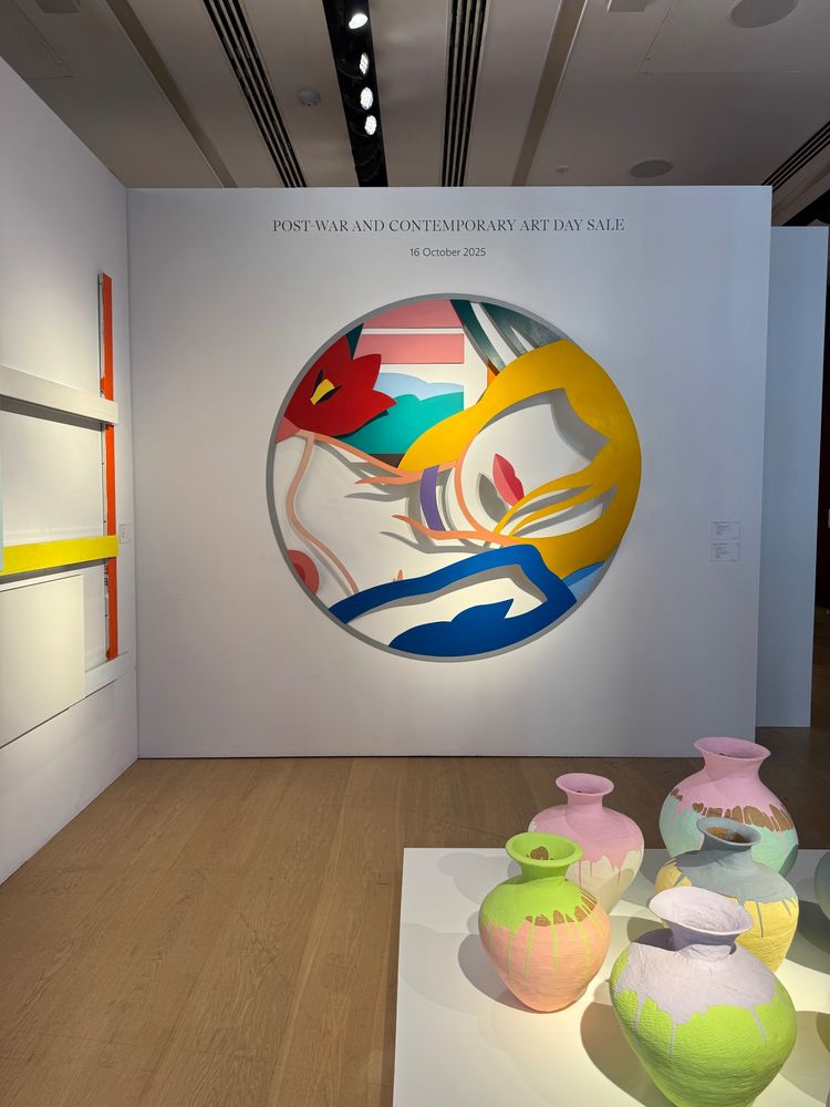 Gallery display with pastel-painted ceramic vases (Ai Weiwei) in the foreground, Imi Knoebel’s vertical Sojus panel at left, and Tom Wesselmann’s colorful Blonde Vivienne relief at center-front.