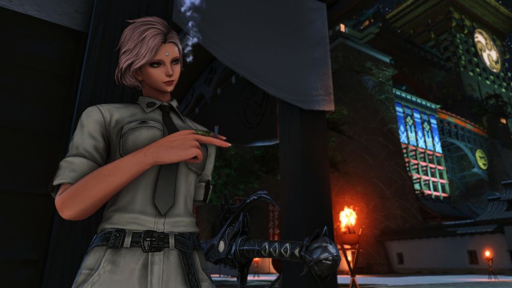 Maia Wiol, a Garlean player character, smoking by the Sekiseigumi Barracks of Kugane.