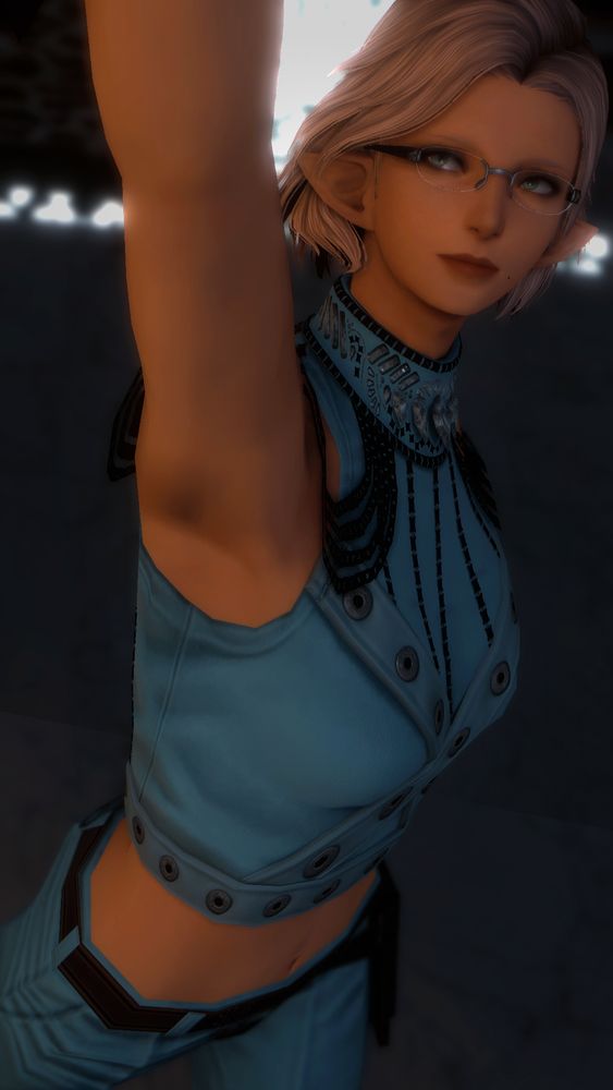 Mysterious Elezen X, a totally Elezen player character, holding her arm up, wearing the new pvp reward vest. You hear that, she's an Elezen, so don't go about telling her whether she reminds you of anyone else... 