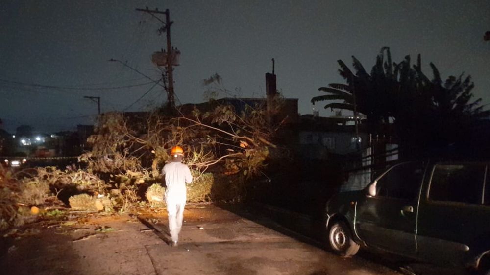 São Paulo tem mais clientes sem luz que a Flórida atingida por furacão