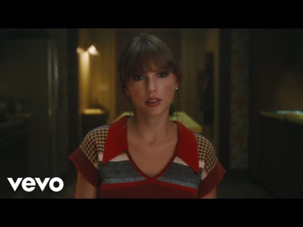 YouTube video by TaylorSwiftVEVO