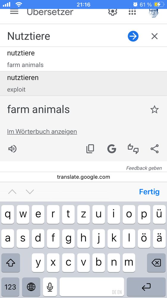 Google Translate schlägt bei der Suche nach der englischen Übersetzung für „Nutztiere“ auch das deutsche Verb „nutztieren“ mit der Übersetzung „to exploit“ vor.