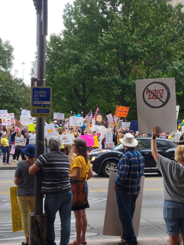 No kings protest in front of Ohio Statehouse 
