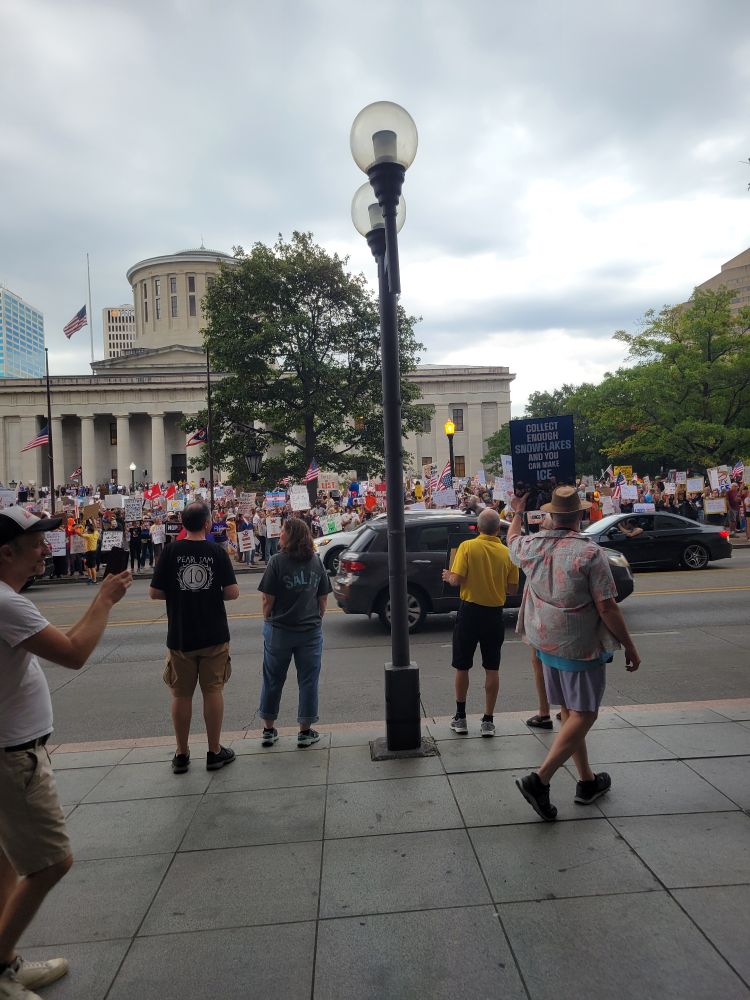 No kings protest in front of Ohio Statehouse 