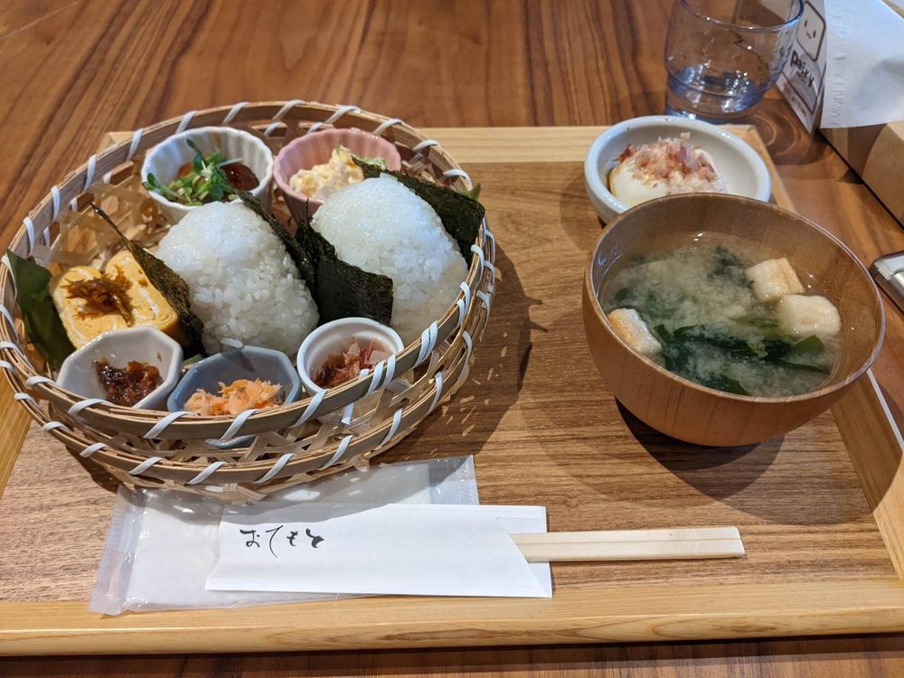 Onigiri set - 2 of them in a basket with toppings, a bowl of miso soup with mochi and a bit of tofu with bonito flakes and soy