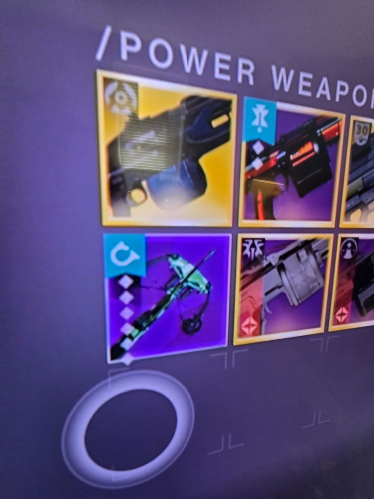 Tier 6 weapon with 6 tier icon going outside item borders