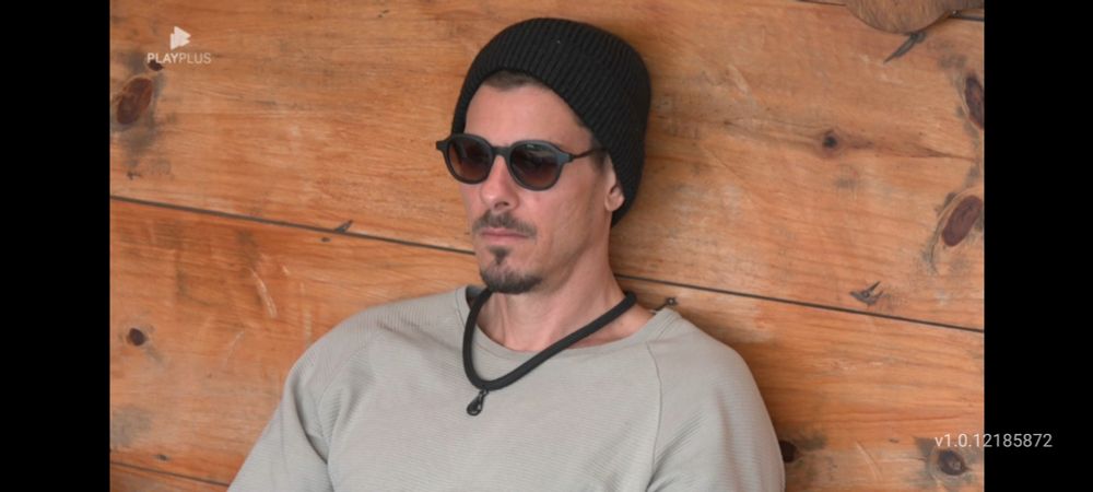 Colocou o óculos pra não acharem que ele está triste e se vitimizando.
#Afazenda16 #Afazenda