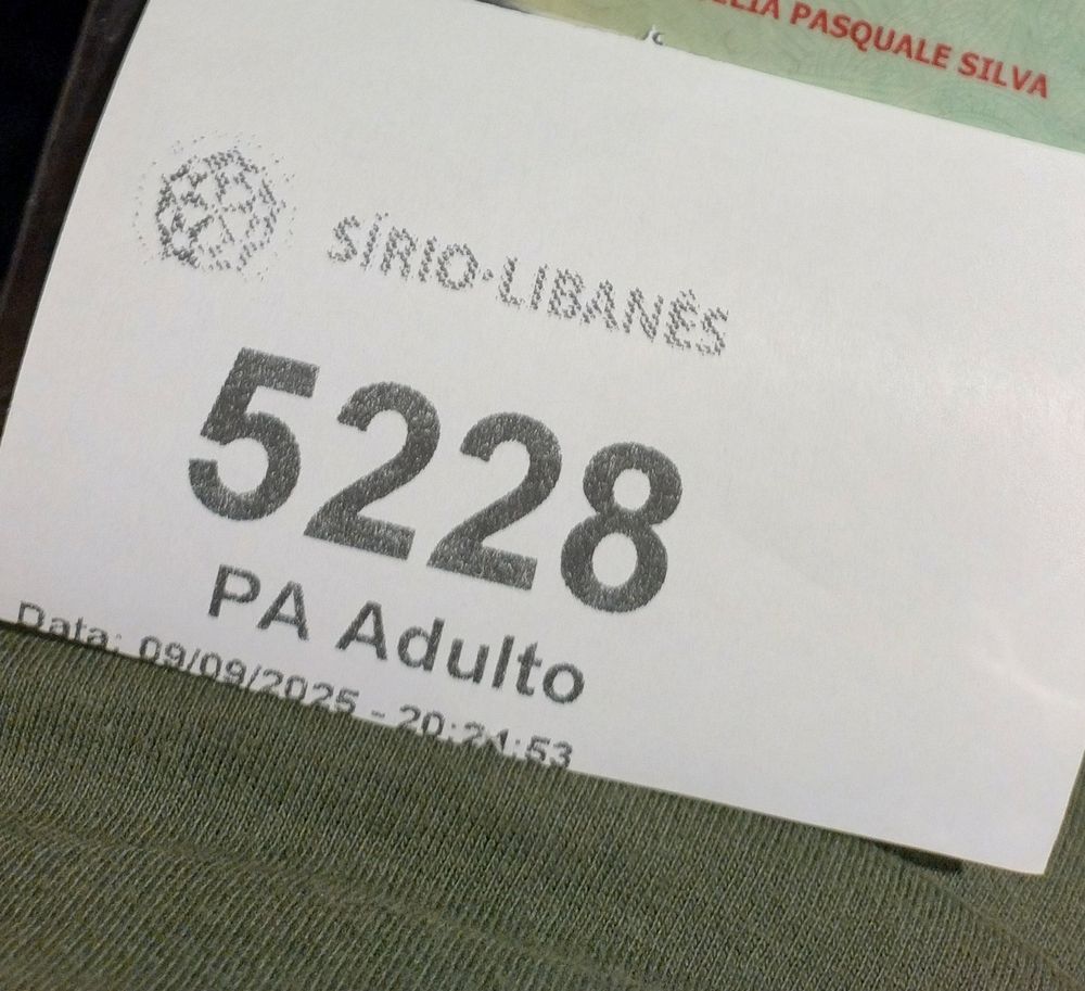 Foto mostrando uma senha de até fomento do hospital Sírio-Libanês. 