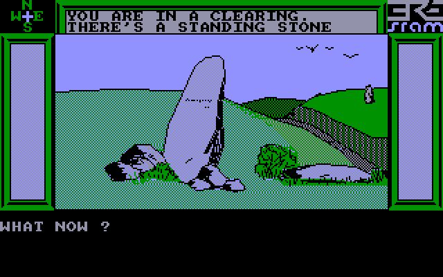 Une capture d'écran de Sram, sur Amstrad CPC. On y voit un menhir.