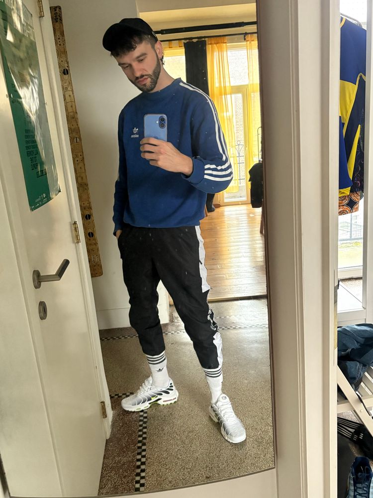Feeling good 🧨

#kiffeurtn #gayscally #sneakerfetish #nike #adidas #sergiotacchini #tracksuitlover #kiffeurgay #scallychav