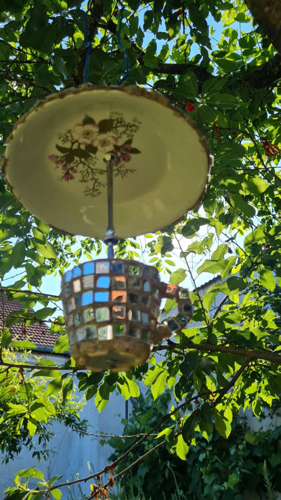 Selbstgemachtes Vogelfutterhäuschen