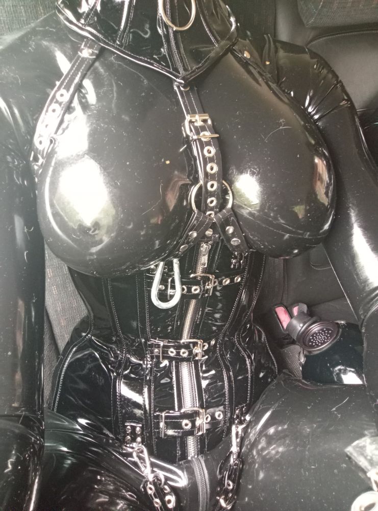 I love my boobs 🥵
#latex #rubber #latexhood #rubberhood #corset #femboy #androgynous #faceless #transformation #objectification #totallycoveredlatex #shiny #drone #gimp #doll #sissy #slave #latexpoland #rubberpoland