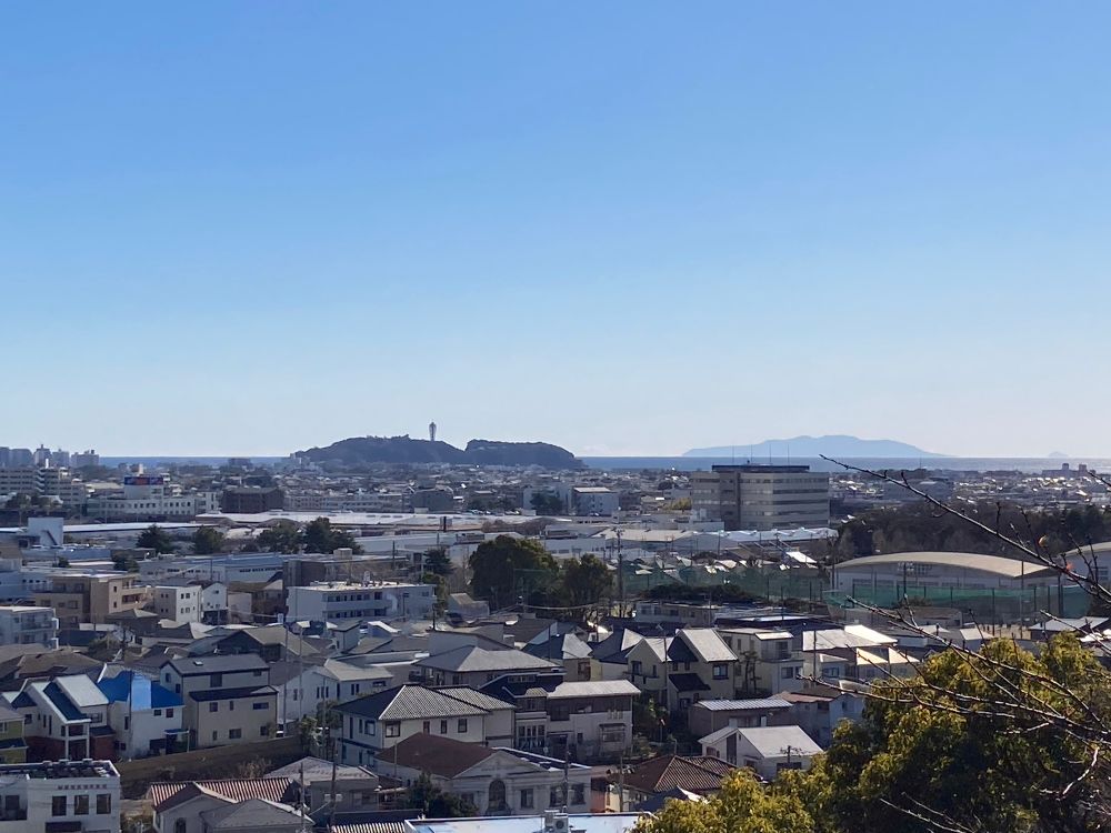 江の島と伊豆大島