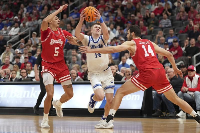 Iowa's Bennett Stirtz a 2026 NBA lottery pick in waiting? Mock drafters say yes.