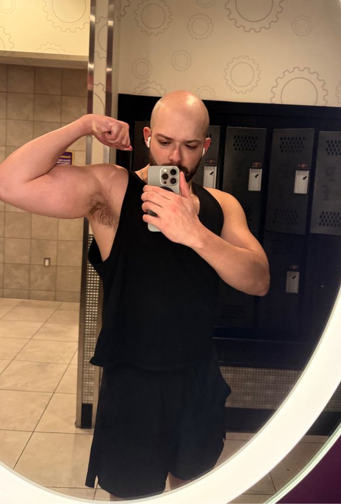 mirror pic of me at planet fitness 