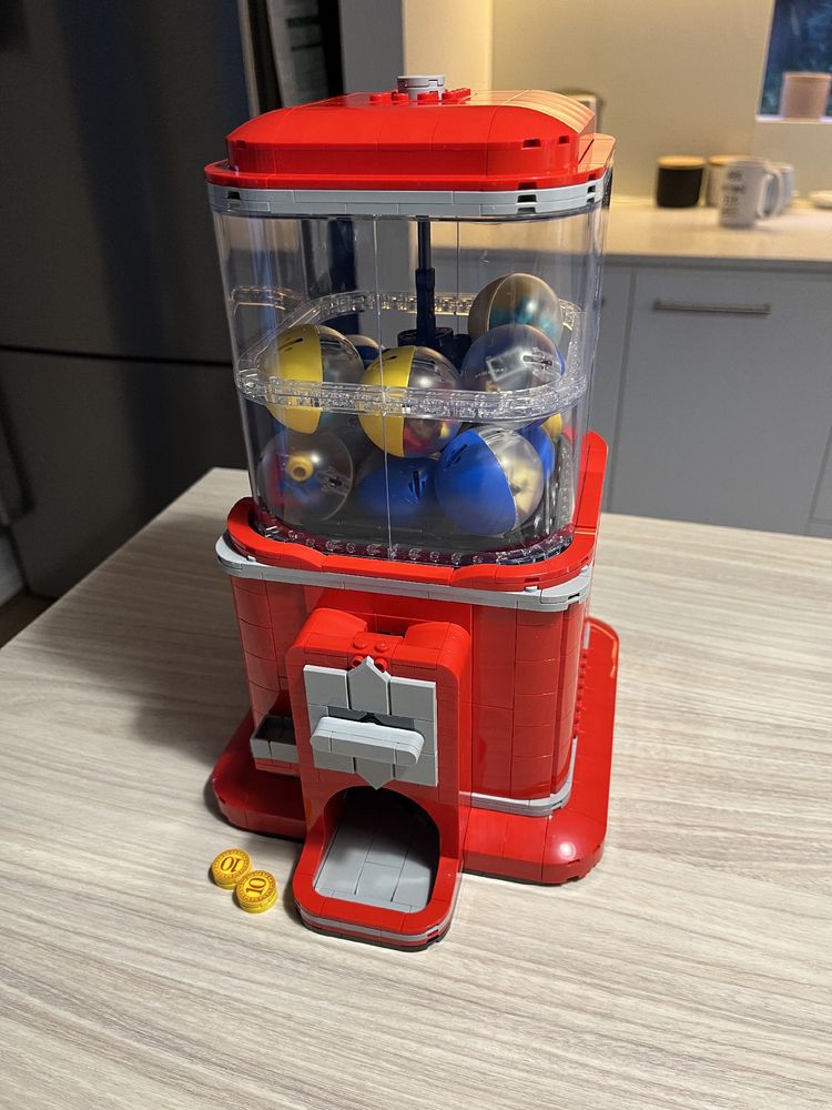 The Lego minifigure gumball machine set