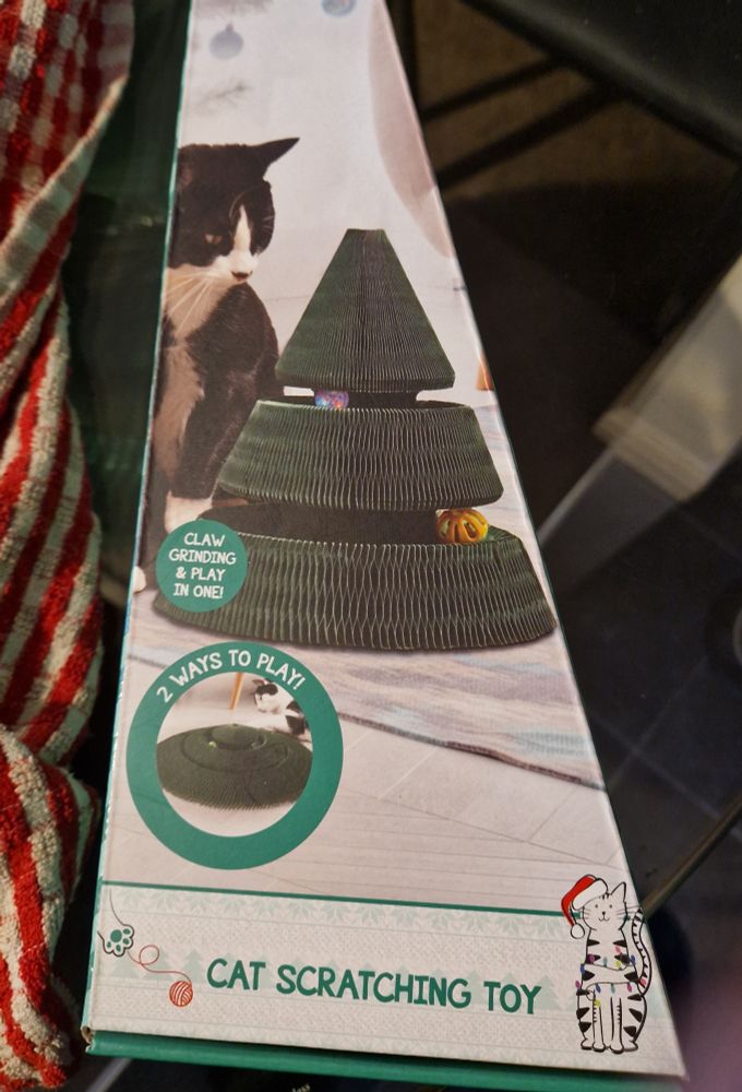 Xmas tree shaped Cat scratcher