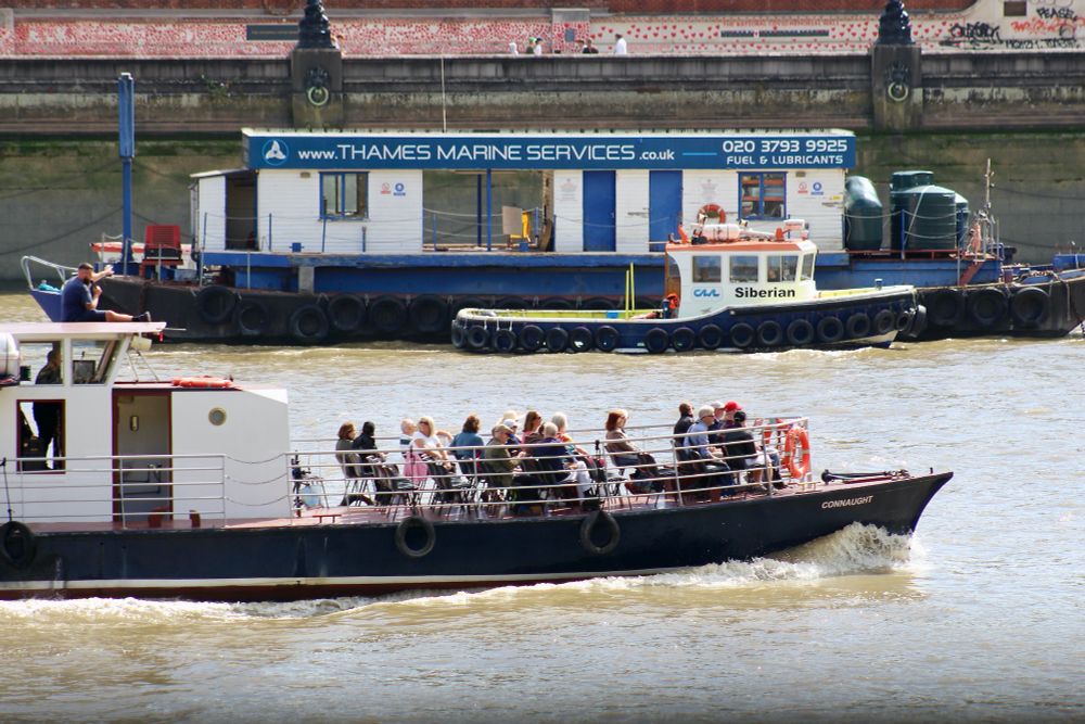 The elegant M.V. CONNAUGHT is well known for her trips along the River Thames from Westminster to Hampton Court. Ff necessary, clic to see whole picture. 