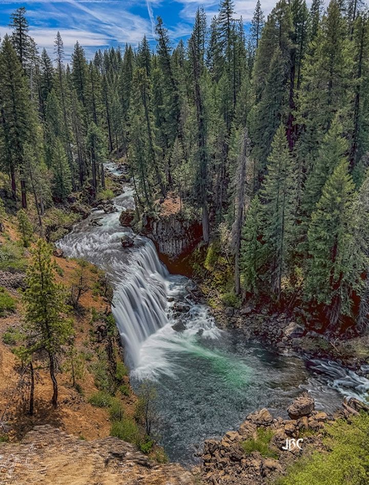Photo by John.

His post:

"for #ForestFriday, there's a very #scenic hike through the #trees along the 3 #waterfalls on the McCloud River in the Shasta-Trinity National Forest. park at lower falls picnic area to hike to upper falls, then hike back. 4 miles r/t.
here's Middle Falls from the trail.

#nature #rivers #forests"

No ALT text provided.