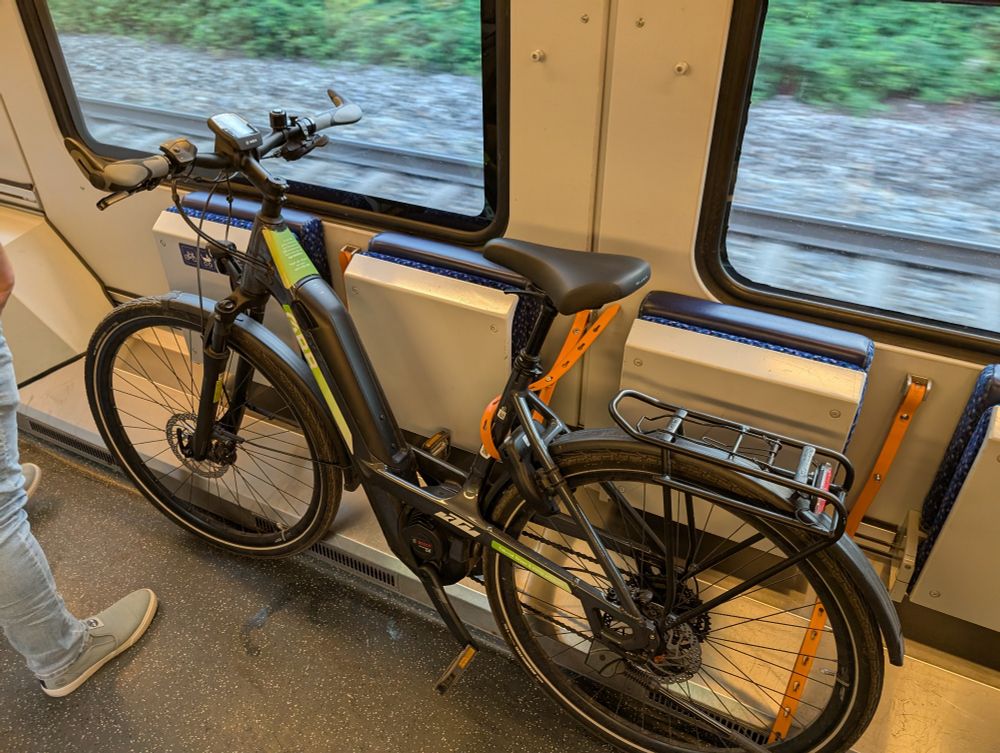 e-bike in train