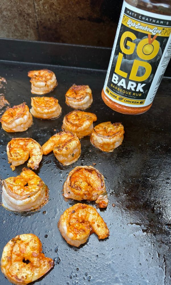 Grilled shrimp with Rub Smoke Love Gold bark