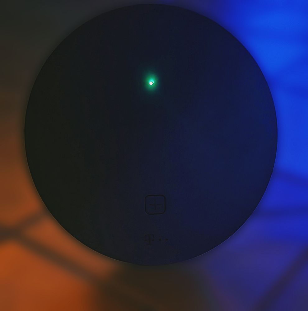 WLAN-Verstärker schwarz
mit grünem Funktionslicht