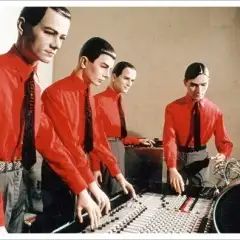 imagem dos integrantes do Kraftwerk em The Robots