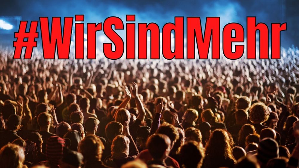 Viele Menschen unter der Überschrift #WirSindMehr